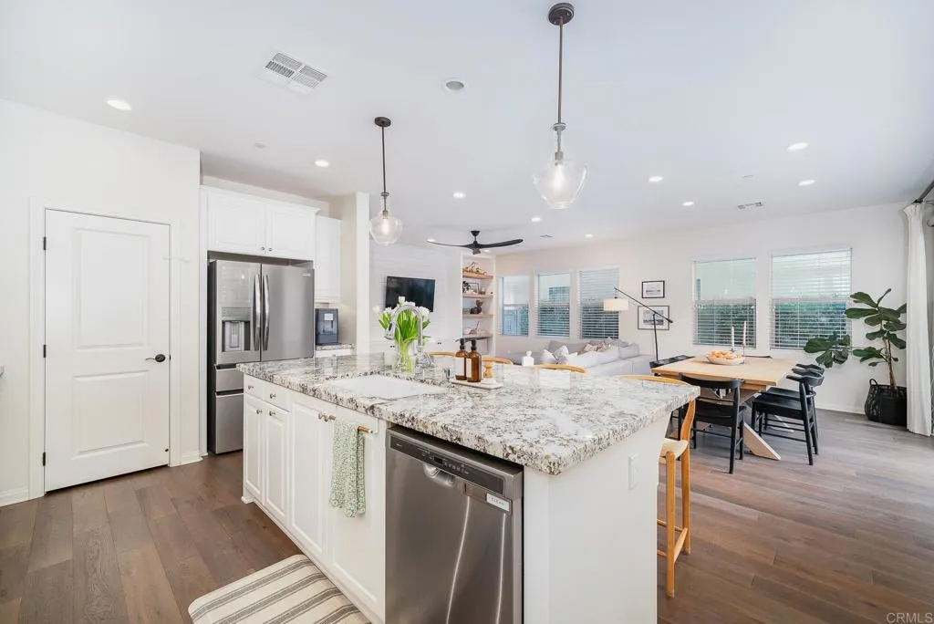 https://cdn.realtyfeed.com/cdn/127/306437850/0edf6b0b5be967721a07ca9462424c81.webp