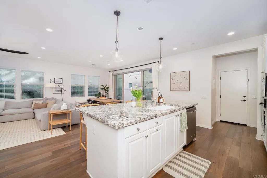 https://cdn.realtyfeed.com/cdn/127/306437850/2095c2e38ac7d4cc57f2894660ade9f8.webp