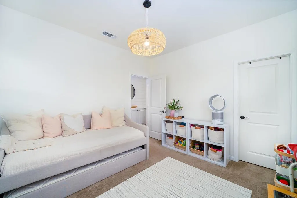 https://cdn.realtyfeed.com/cdn/127/306437850/558a1f732fcd5d6589f4bbde3cffd9ad.webp
