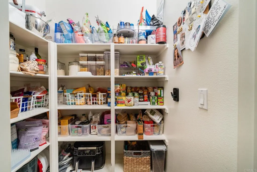 https://cdn.realtyfeed.com/cdn/127/306437850/75bd9f58f774af4405e7d91ba5525edf.webp