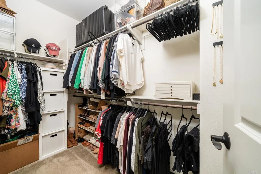 https://cdn.realtyfeed.com/cdn/127/306437850/e8bc41fe968f6cc1bbc510b7b5e1c451.webp