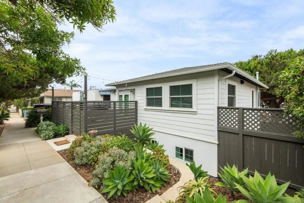 https://cdn.realtyfeed.com/cdn/127/306437914/ac0f9a83757022bba2fa50a688d75ac7.webp