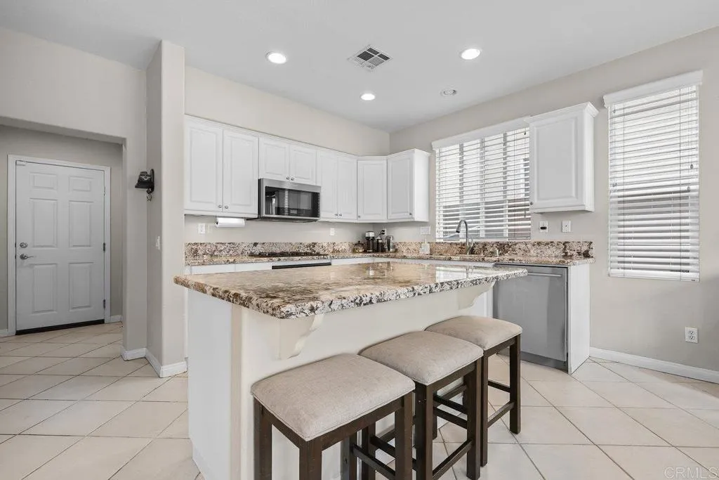 https://cdn.realtyfeed.com/cdn/127/306438017/7ef57d400ec3d3d7094dbbd28d34efe1.webp