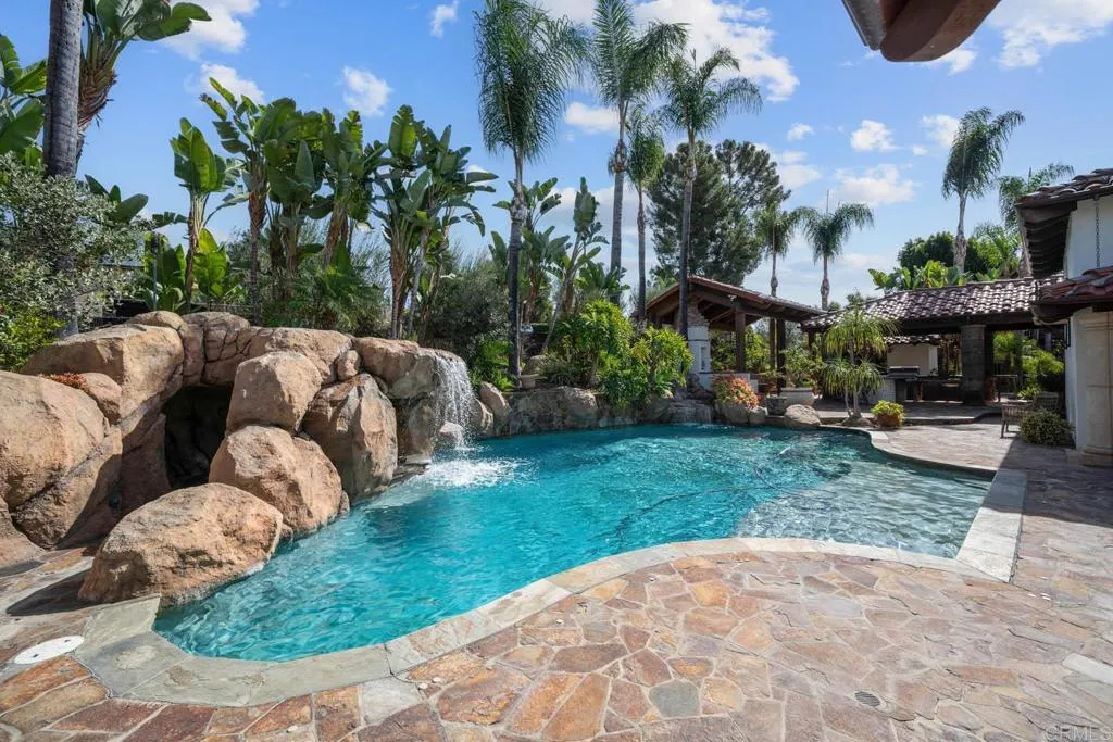 https://cdn.realtyfeed.com/cdn/127/306438038/323cfa8fa1f0df7a5491037c483cf4ff.webp