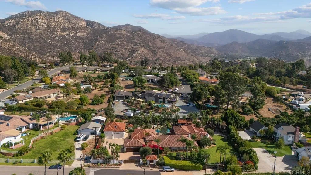 https://cdn.realtyfeed.com/cdn/127/306438038/705ae965f2931b9a421c4f66c0203104.webp