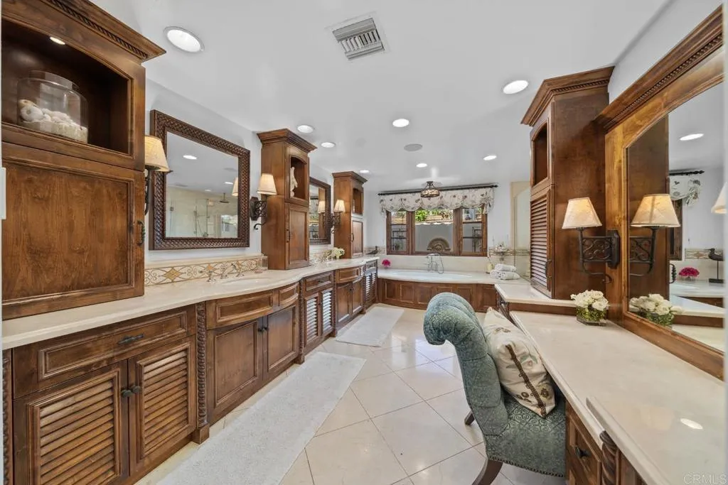 https://cdn.realtyfeed.com/cdn/127/306438038/8dc35ef65b158887e90f6e3232bcdc47.webp
