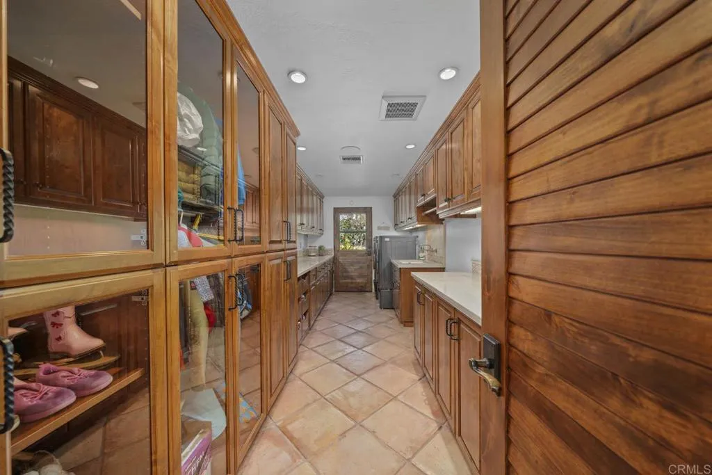 https://cdn.realtyfeed.com/cdn/127/306438038/910f1e59963e50044d9ecc60fef291ae.webp