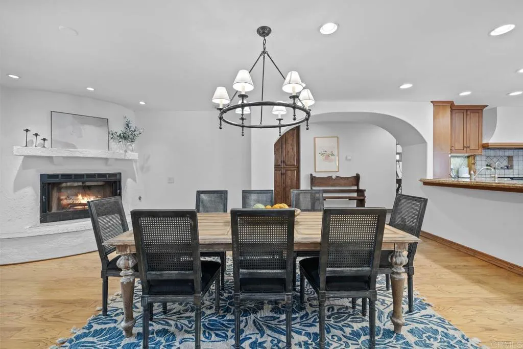 https://cdn.realtyfeed.com/cdn/127/306438038/cc9765f7ddc4513ca0f7b1e5ffcce8ee.webp