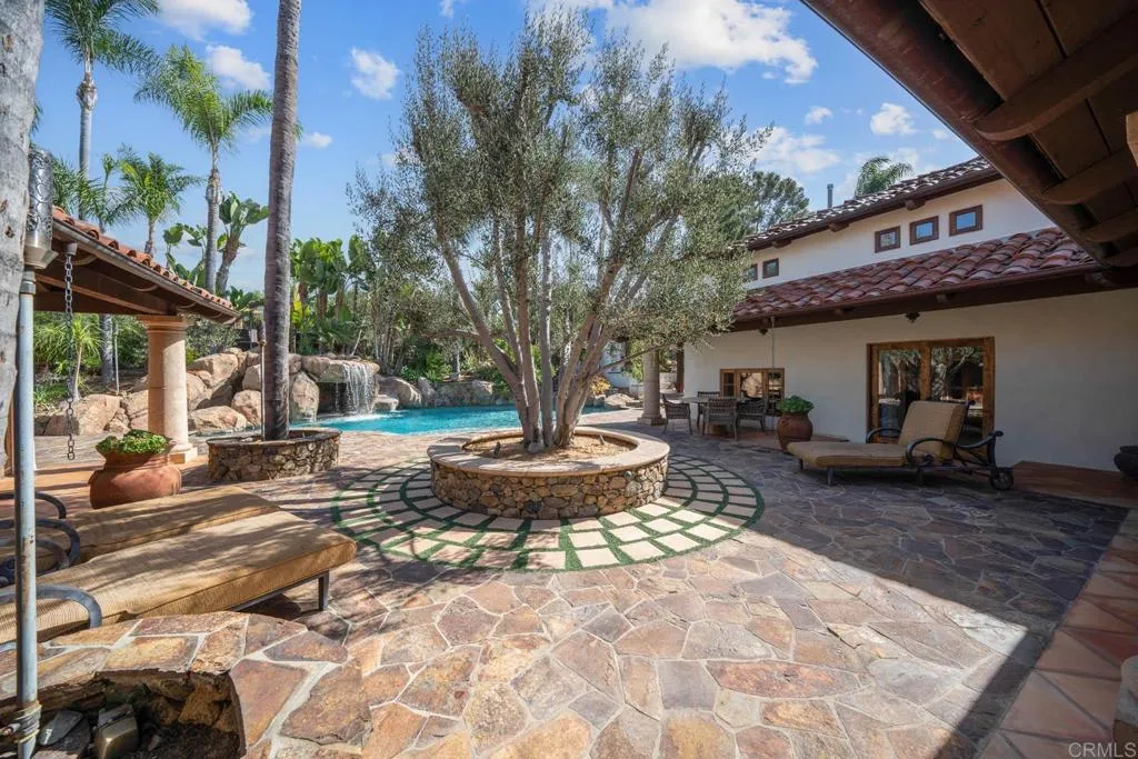 https://cdn.realtyfeed.com/cdn/127/306438038/de9c7f0f95e6c6931d5c64eb4d67b385.webp