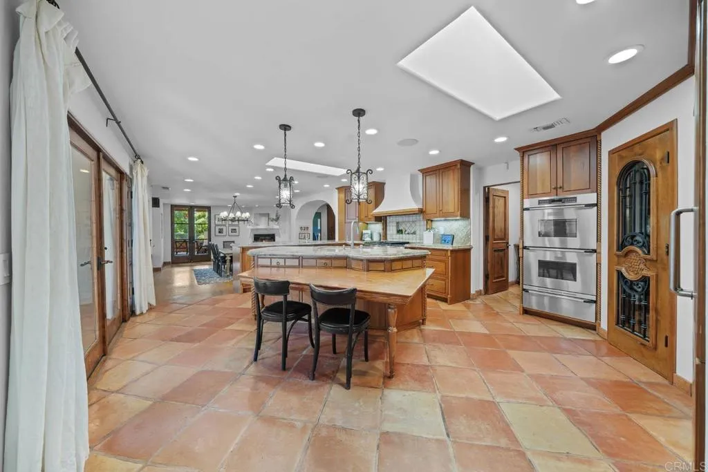 https://cdn.realtyfeed.com/cdn/127/306438038/edae2b54f2dae950c1fbc03e02cbce13.webp