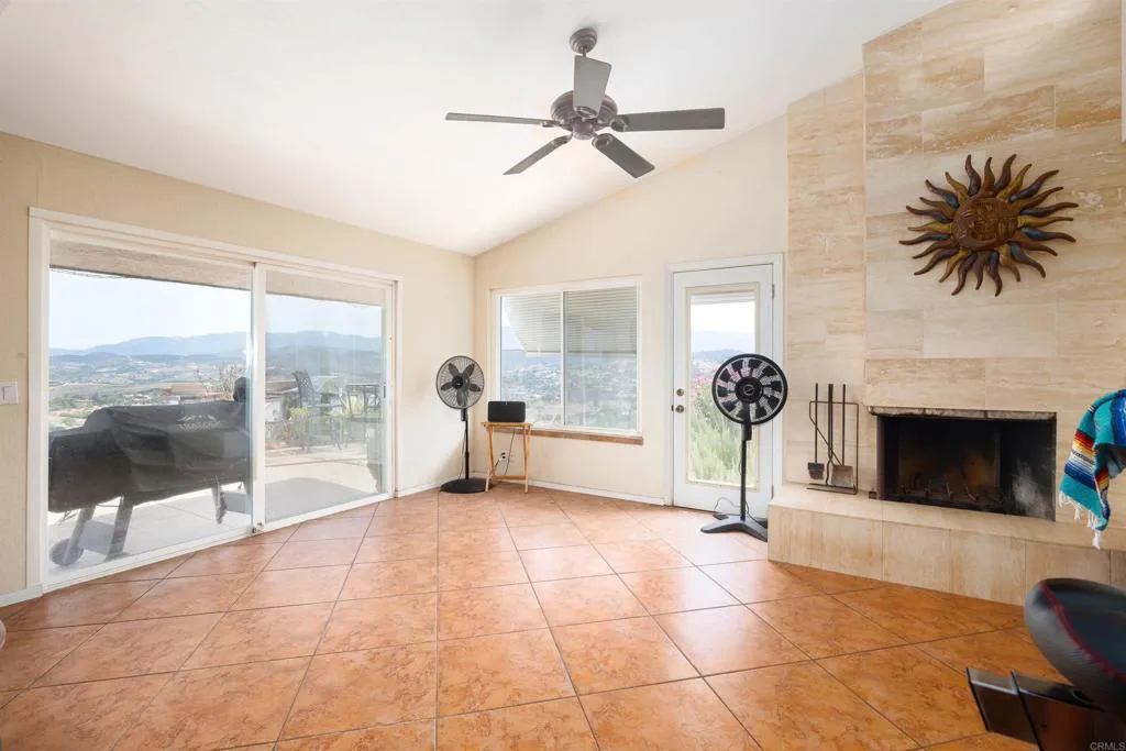 https://cdn.realtyfeed.com/cdn/127/306438683/83e90bde0eaf6c7f6a8c29c7fd7541eb.webp