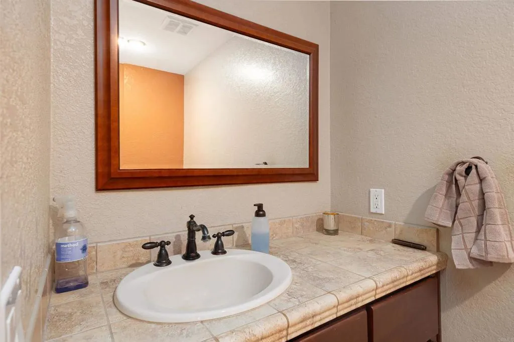 https://cdn.realtyfeed.com/cdn/127/306438683/842295090ebe8d07fb65677d40633ef5.webp