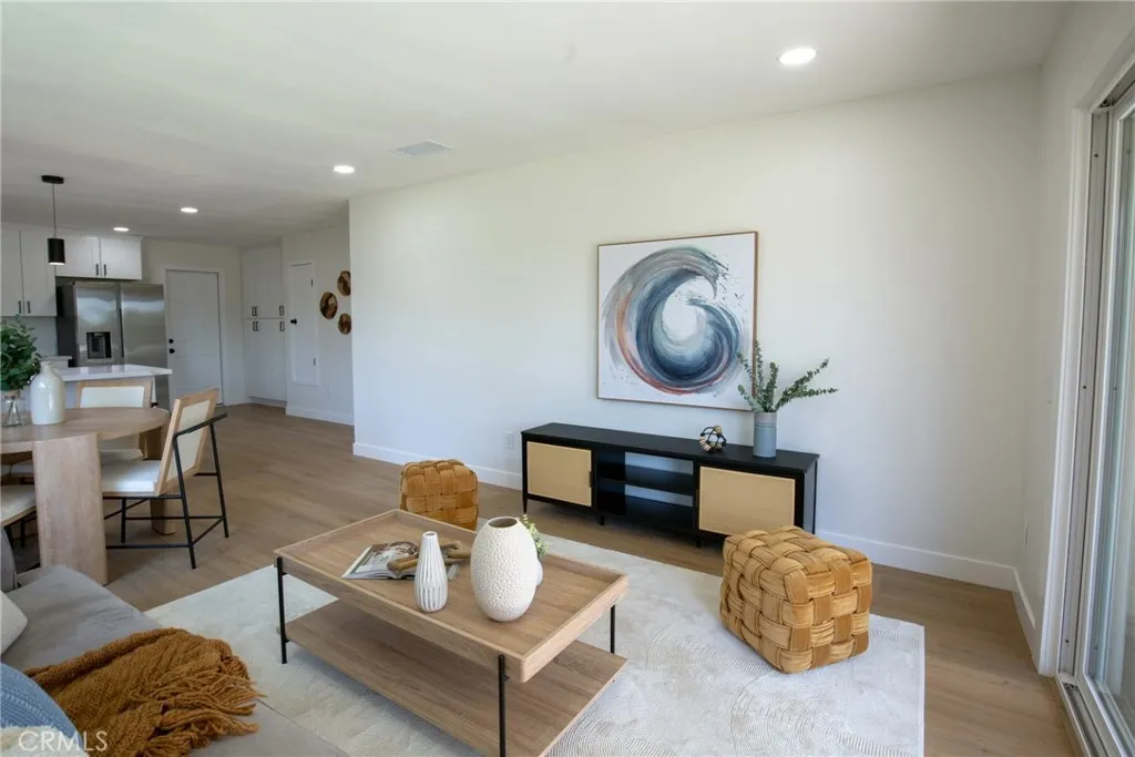 https://cdn.realtyfeed.com/cdn/127/306439014/8eab42ac30723f482078ee1236eab309.webp