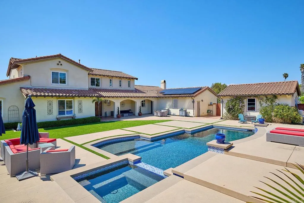 https://cdn.realtyfeed.com/cdn/127/306439043/30f18f6b4bb62d0d6411a3932f17ce67.webp