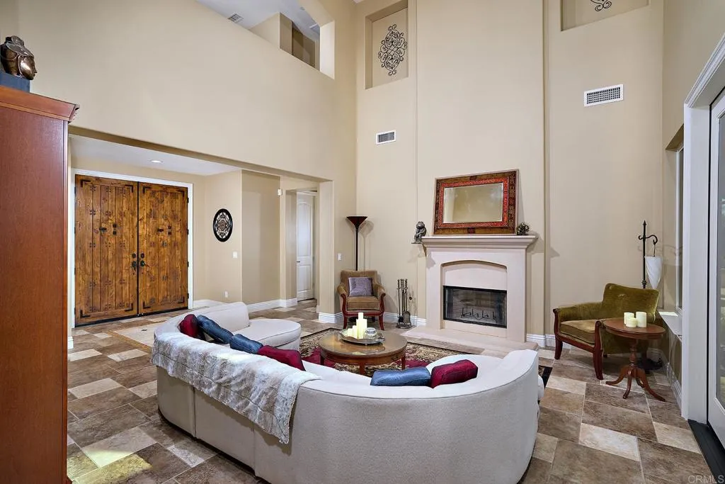 https://cdn.realtyfeed.com/cdn/127/306439043/31f2b5a5b94ae94f92936b54cfce36d9.webp