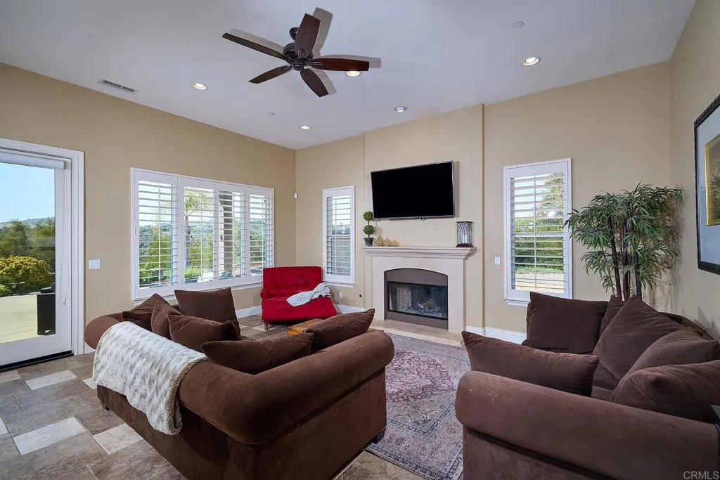 https://cdn.realtyfeed.com/cdn/127/306439043/5cd3a9e9f12dafa7f43af648133a204d.webp
