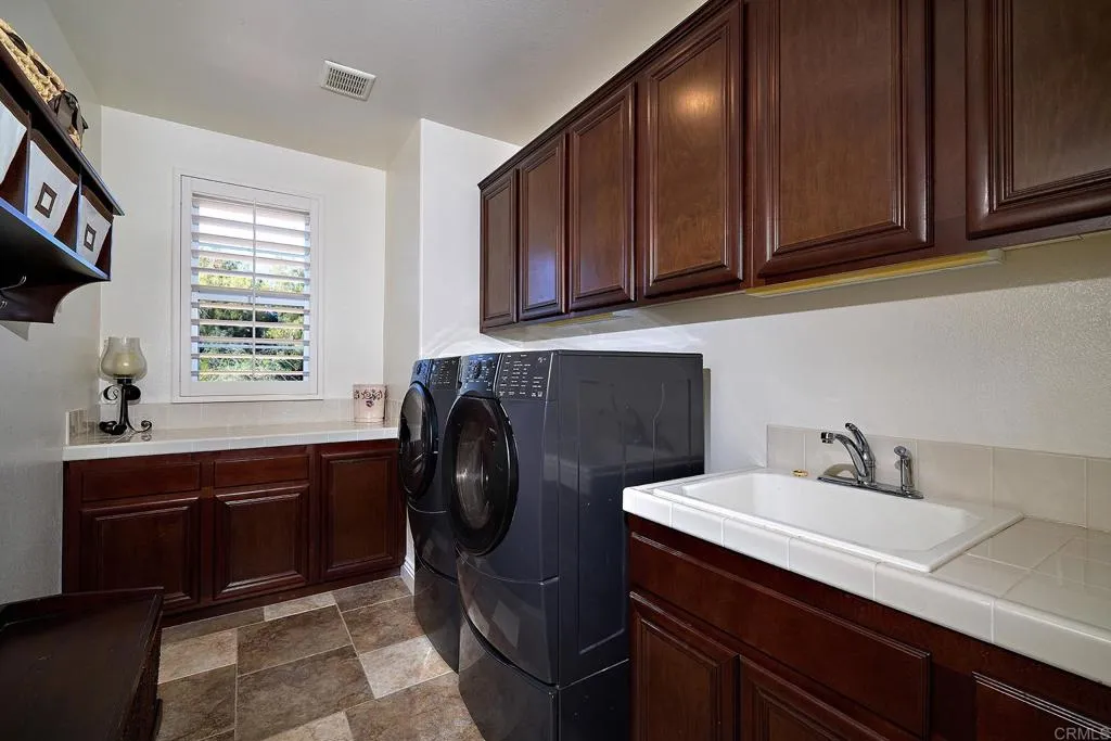 https://cdn.realtyfeed.com/cdn/127/306439043/e4081069cbbfab91acd5f976145dccef.webp