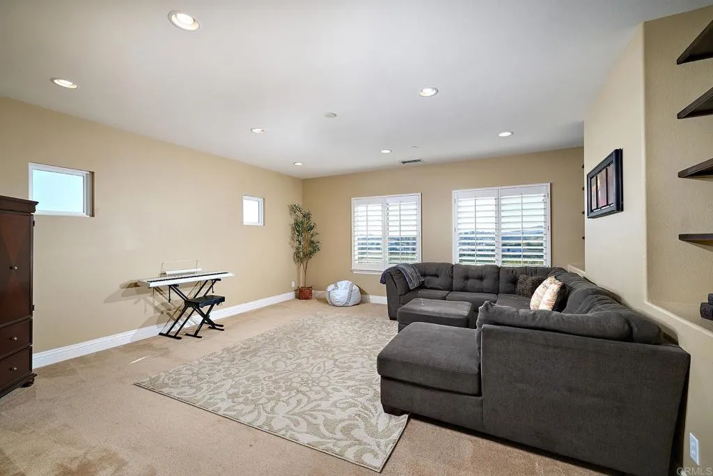 https://cdn.realtyfeed.com/cdn/127/306439043/f2e279fbccd942e49fac679c2a192cfa.webp