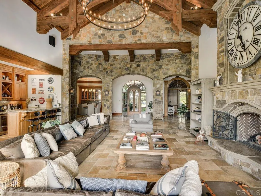 https://cdn.realtyfeed.com/cdn/127/306439436/aa1a1a0c90d89065cab22a64737c813f.webp
