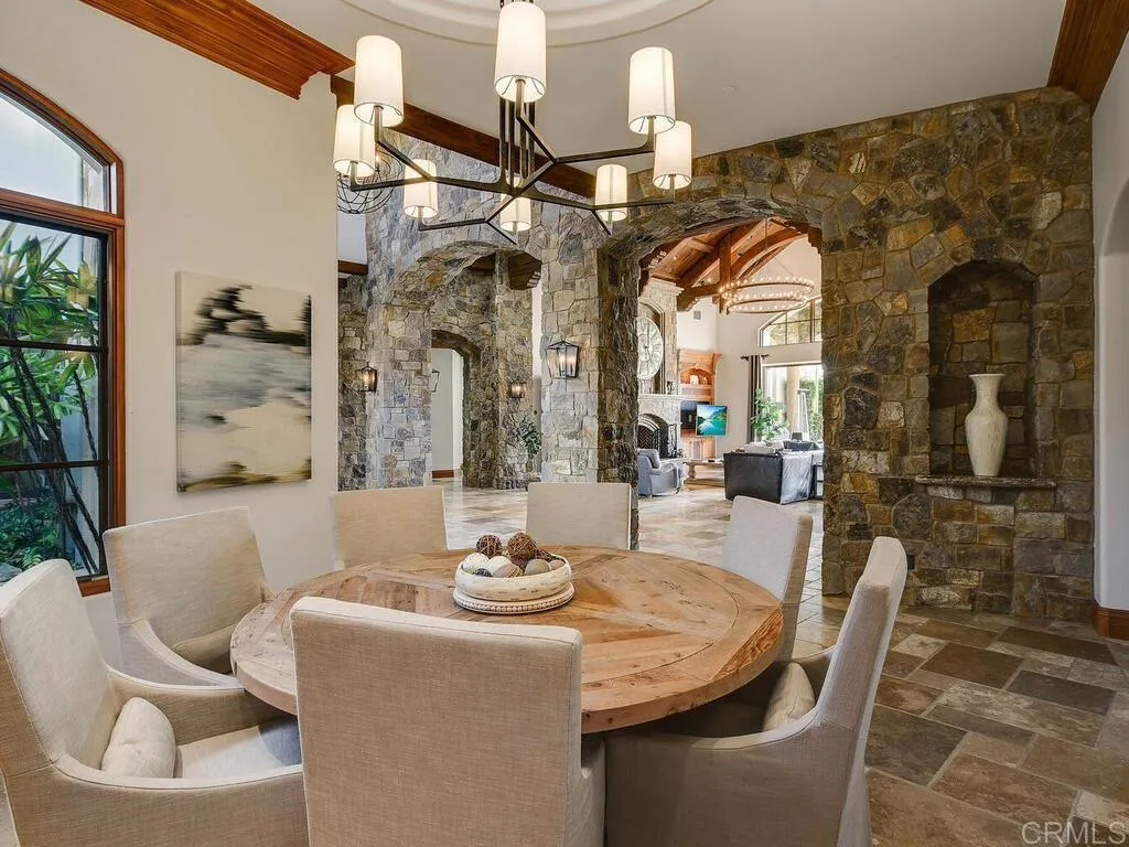 https://cdn.realtyfeed.com/cdn/127/306439436/ab02340976e1e0d06c55e7f2f7370dee.webp