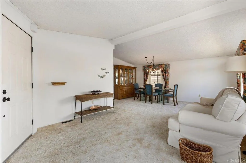 https://cdn.realtyfeed.com/cdn/127/306439937/4bf8f1d8ba9bf2d2484394f94d4995b4.webp