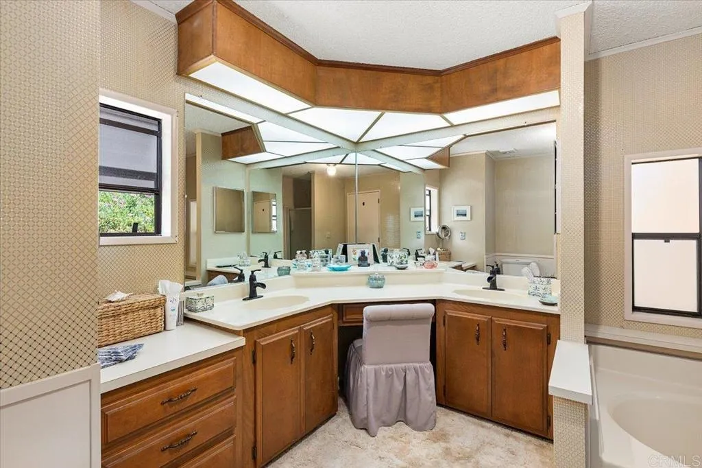 https://cdn.realtyfeed.com/cdn/127/306439937/80f4ab5c694362007088993c767d5a22.webp