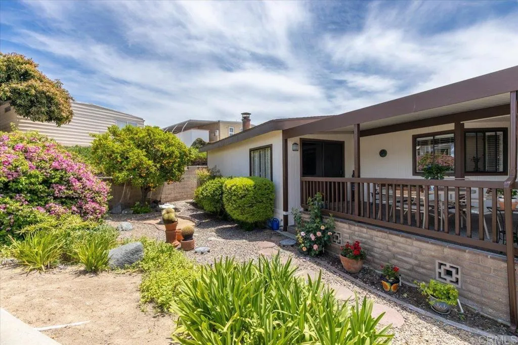 https://cdn.realtyfeed.com/cdn/127/306439937/8ab1753bf9c41bafbd75167641859fcb.webp