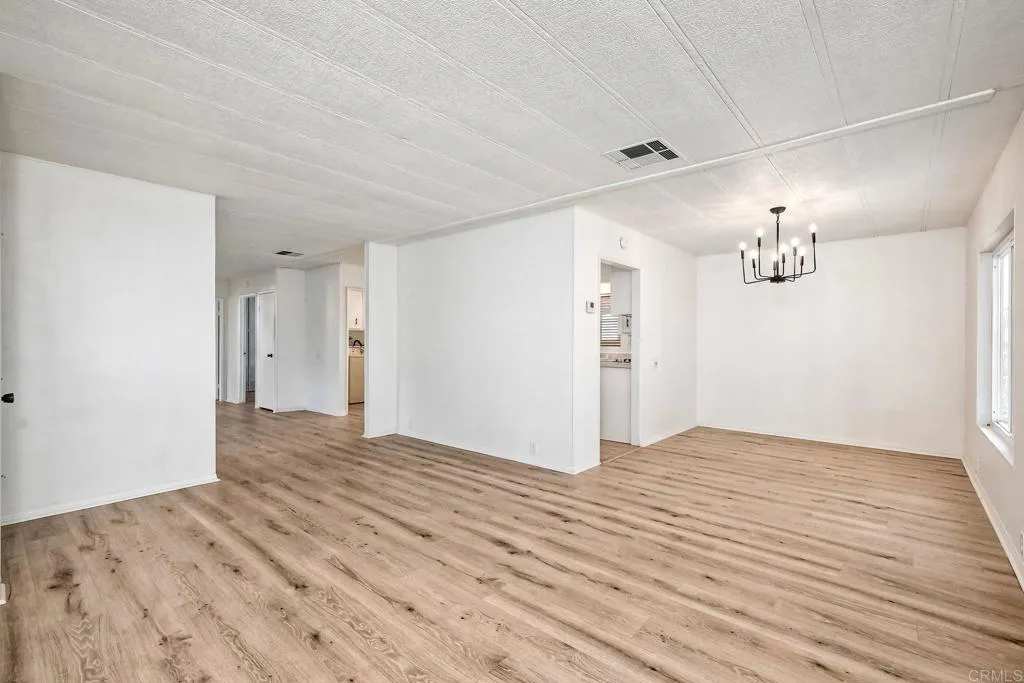 https://cdn.realtyfeed.com/cdn/127/306440024/0992f7613d0296424bdccb9f14c633fe.webp