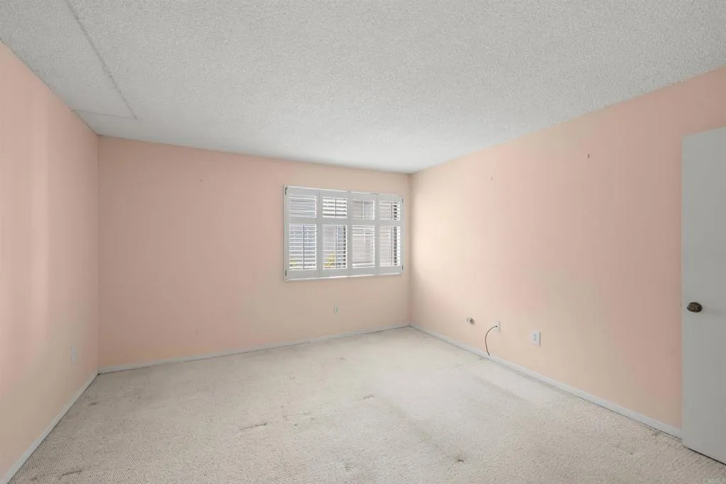 https://cdn.realtyfeed.com/cdn/127/306440071/2c4192acdfba70a51c7b202135ac9a5e.webp