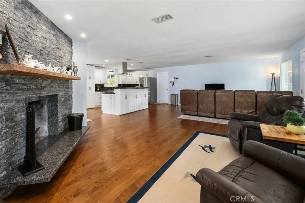 https://cdn.realtyfeed.com/cdn/127/306440508/5188525e66e2e9d17f5e8cbbdeca13e5.webp