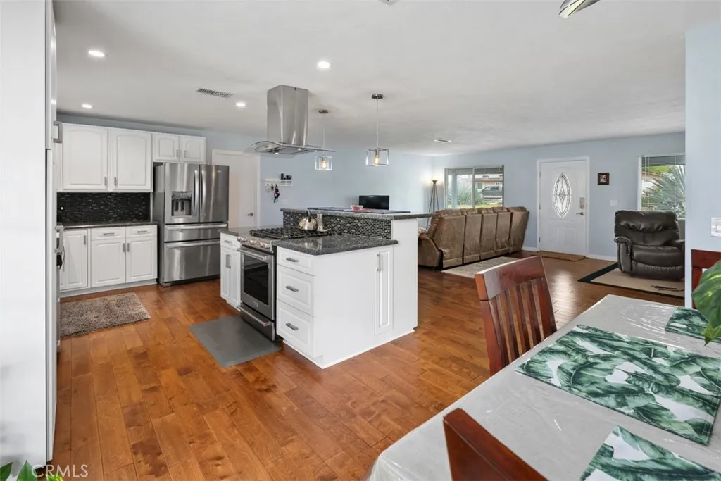https://cdn.realtyfeed.com/cdn/127/306440508/921c12396df8483e2b97053d48cec878.webp