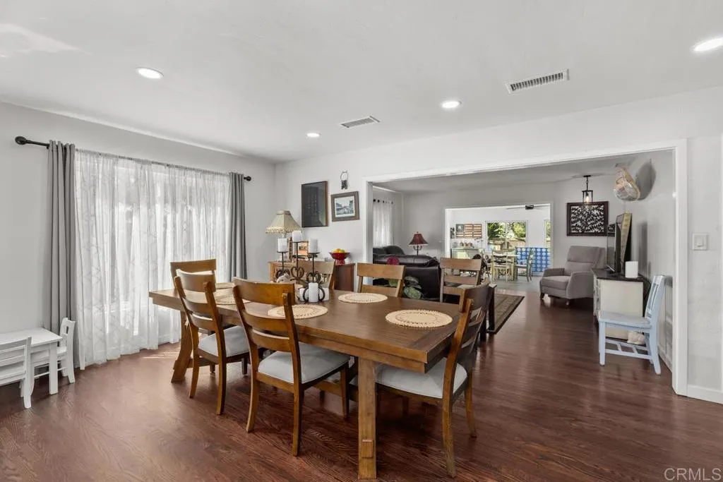 https://cdn.realtyfeed.com/cdn/127/306440649/e760a3c1174a94232ce152854af88fdd.webp