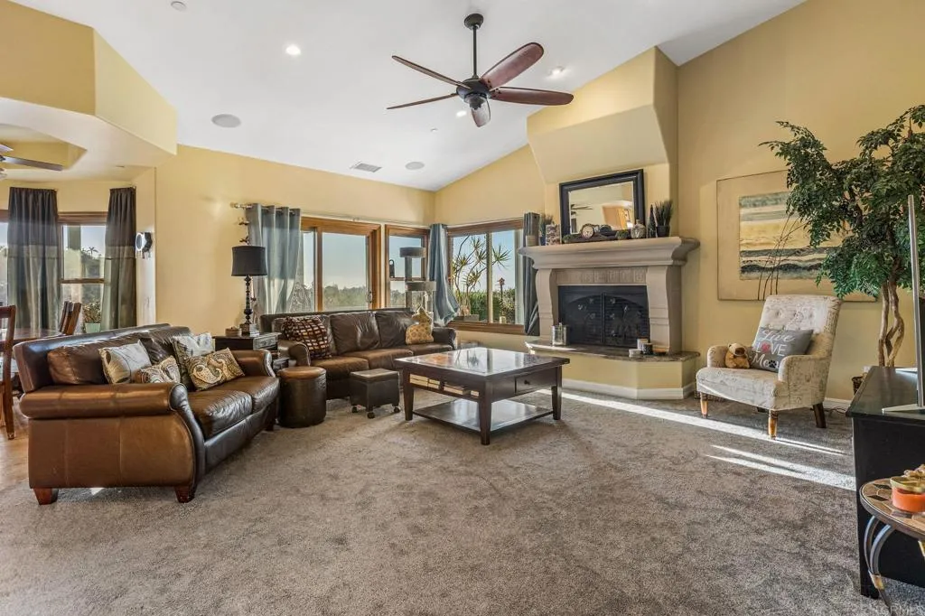 https://cdn.realtyfeed.com/cdn/127/306440953/308c075a9983dc4156b1d0b436fff1b5.webp