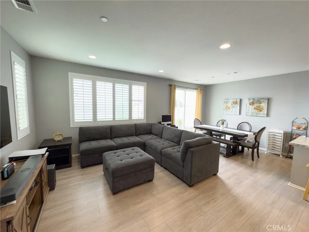 Photo #32: SB25107682 Listing: Photo #32