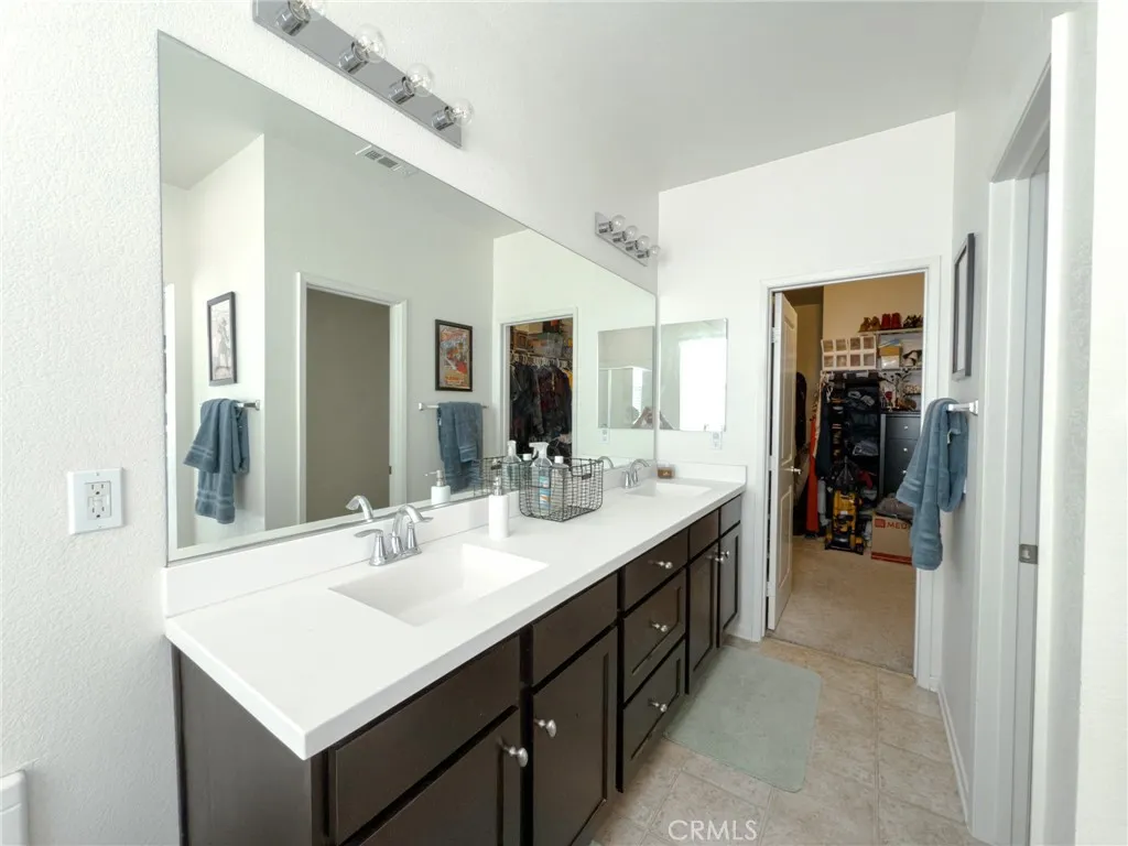 Photo #11: SB25107682 Listing: Photo #11