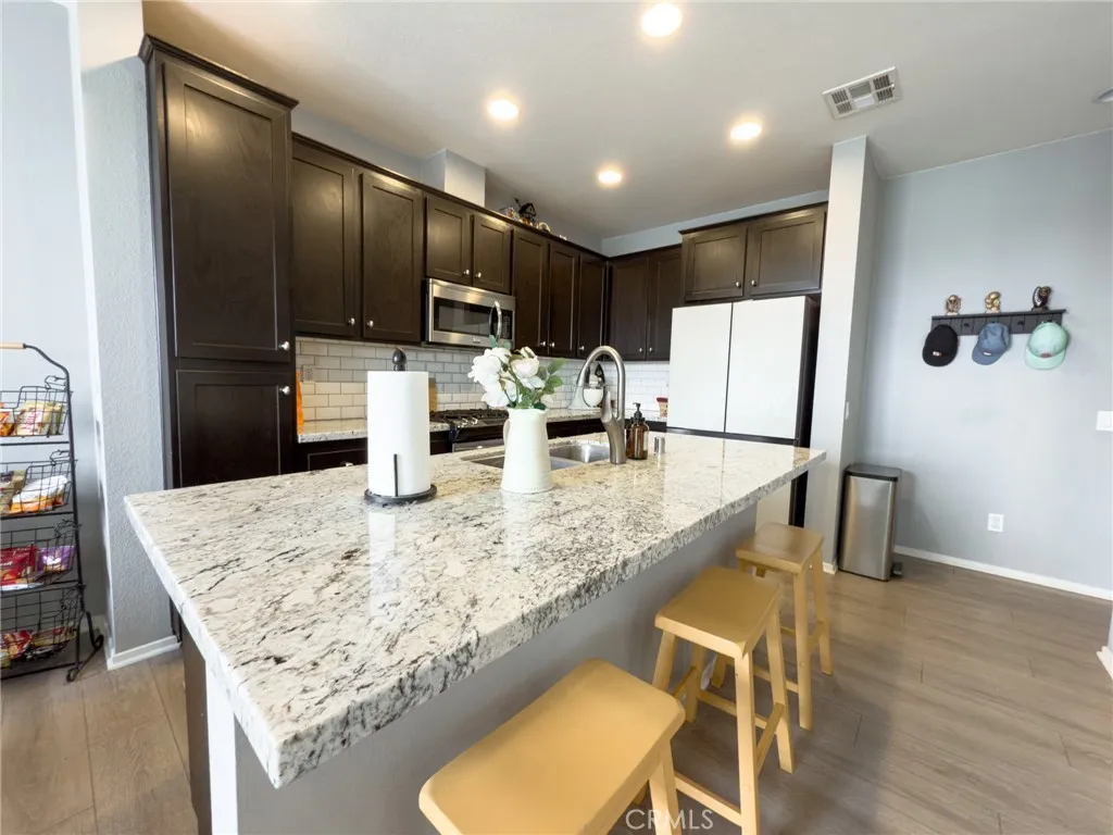 https://cdn.realtyfeed.com/cdn/127/306441126/bf2516466de96760c749f54d647da671.webp