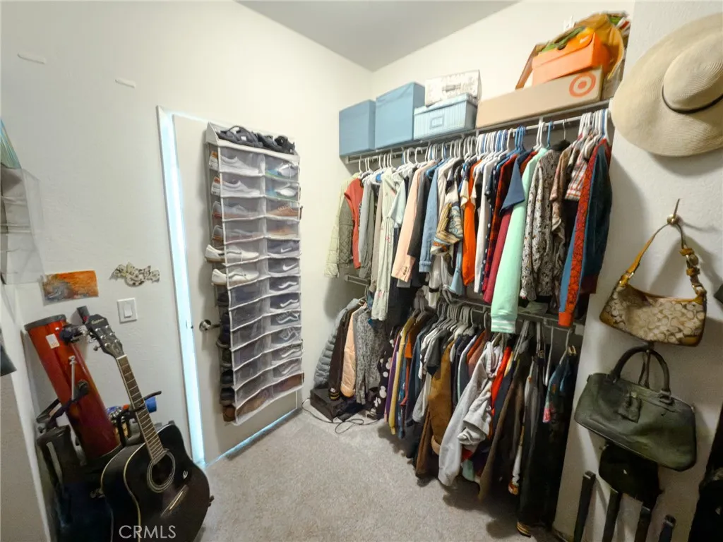https://cdn.realtyfeed.com/cdn/127/306441126/ecf2ddb47979455df79496de46ed90cb.webp
