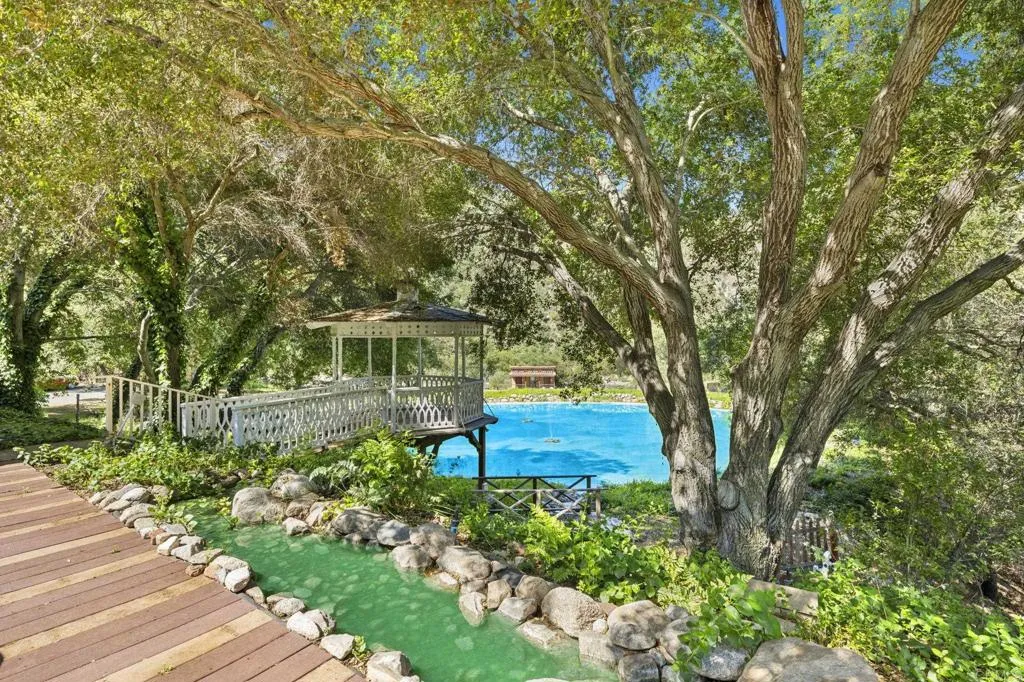 https://cdn.realtyfeed.com/cdn/127/306441127/017455323fd419f2d8cc3bf39e648a4d.webp