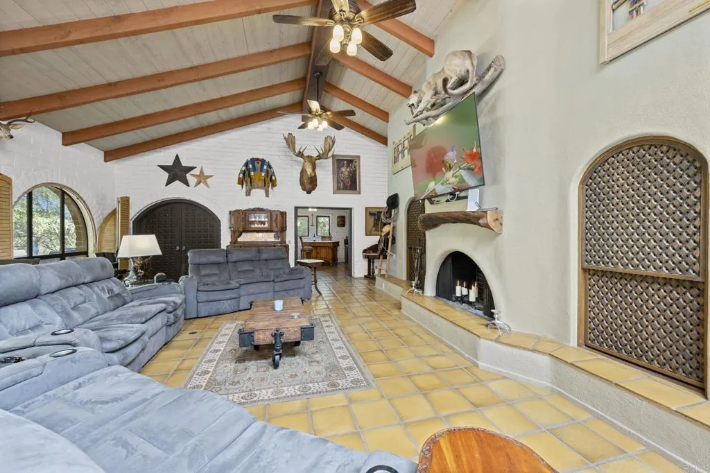 https://cdn.realtyfeed.com/cdn/127/306441127/2709836c9187112211d9fba7b7db8f9a.webp