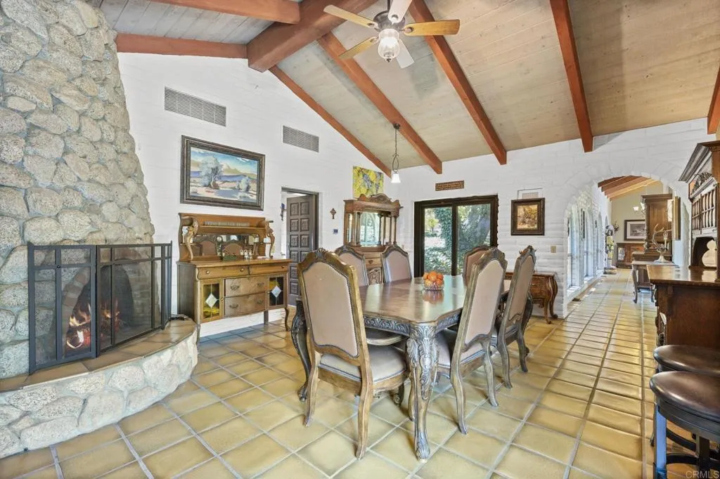 https://cdn.realtyfeed.com/cdn/127/306441127/71f785dd760b2a467e1df8414aaff064.webp