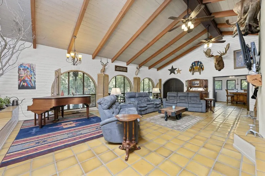 https://cdn.realtyfeed.com/cdn/127/306441127/73cc27d95d92ba6d43455ebd0740b812.webp