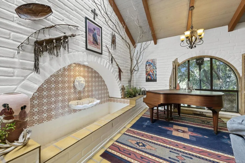 https://cdn.realtyfeed.com/cdn/127/306441127/84ad79d1e21a44b51b1113992b568286.webp