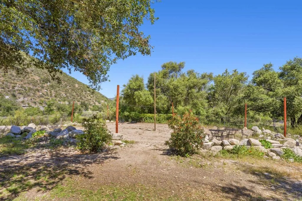 https://cdn.realtyfeed.com/cdn/127/306441127/98220499bb64c2a82bea27cbfedddfa7.webp
