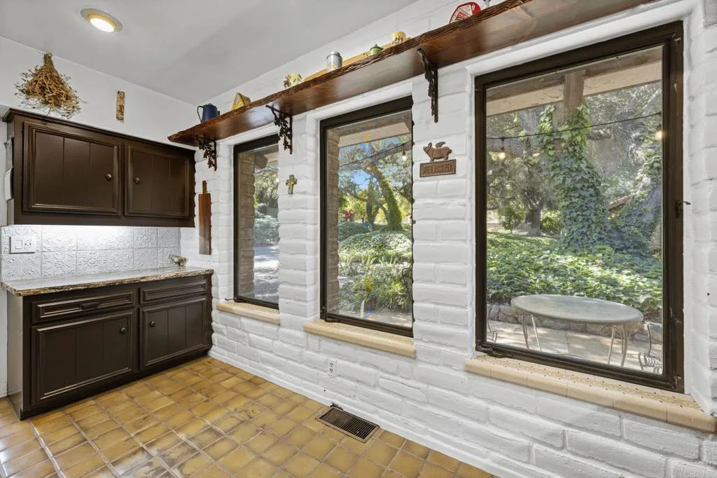 https://cdn.realtyfeed.com/cdn/127/306441127/9aadf10e4c4f4a5bc181a301e5493a8c.webp