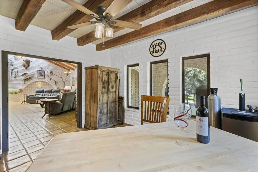 https://cdn.realtyfeed.com/cdn/127/306441127/a0db094a64ef2cb05078f808c9ba45d3.webp