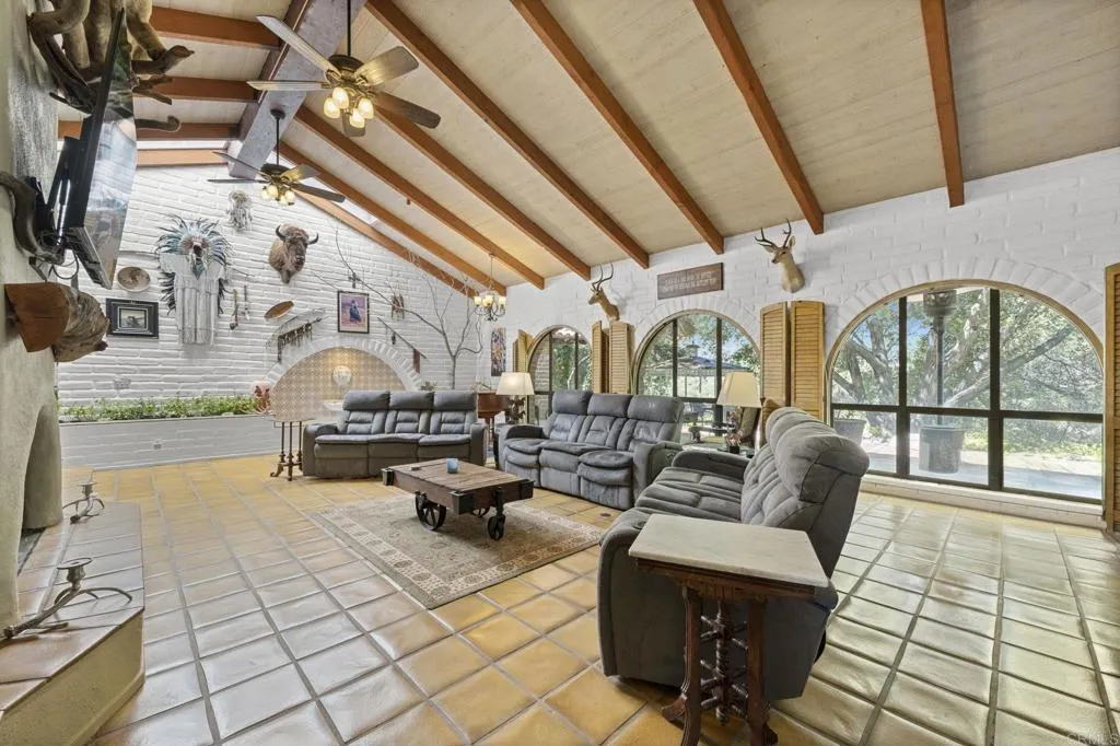 https://cdn.realtyfeed.com/cdn/127/306441127/a6ac413605c824960d1838c7479d1955.webp