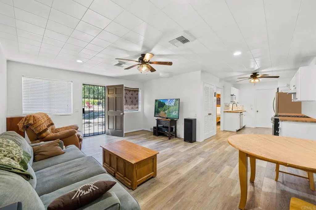 https://cdn.realtyfeed.com/cdn/127/306441127/b47b371f9d405f32925e996e74be262b.webp