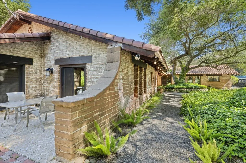 https://cdn.realtyfeed.com/cdn/127/306441127/c1779fae4aa9fe6d4d86b93058bdd054.webp