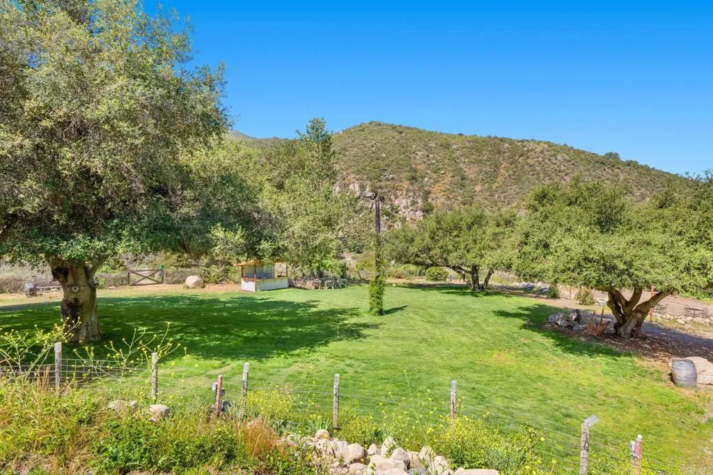 https://cdn.realtyfeed.com/cdn/127/306441127/c407acce7c0dd6ceb608d2e9f25c28ac.webp