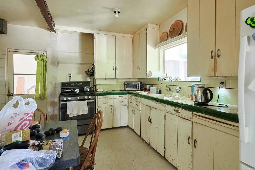 https://cdn.realtyfeed.com/cdn/127/306441435/2210d32f0bc03234685bec1544b19502.webp